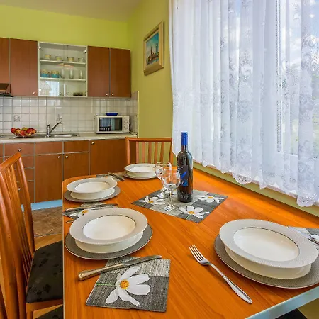 Komfortables Nur 500 Meter Zum Mit Meerblick, Klima, Privatem Balkon Apartment