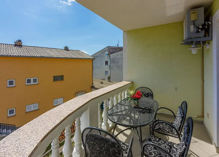 Apartment Komfortables Nur 500 Meter Zum Mit Meerblick, Klima, Privatem Balkon