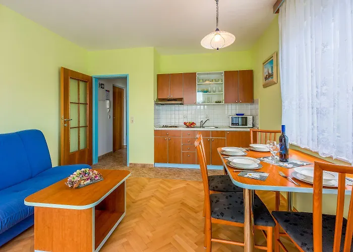 Komfortables Nur 500 Meter Zum Mit Meerblick, Klima, Privatem Balkon Apartment Crikvenica