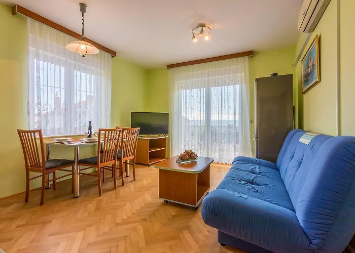 Komfortables Nur 500 Meter Zum Mit Meerblick, Klima, Privatem Balkon Apartment