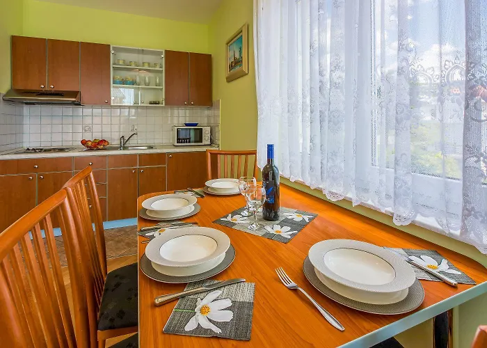 Komfortables Nur 500 Meter Zum Mit Meerblick, Klima, Privatem Balkon Apartment