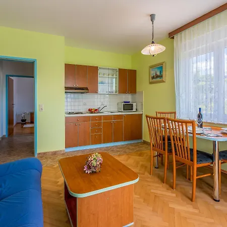 Apartment Komfortables Nur 500 Meter Zum Mit Meerblick, Klima, Privatem Balkon Crikvenica