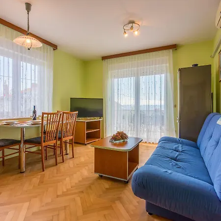 Komfortables Nur 500 Meter Zum Mit Meerblick, Klima, Privatem Balkon Apartment