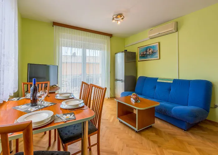 Komfortables Nur 500 Meter Zum Mit Meerblick, Klima, Privatem Balkon Crikvenica